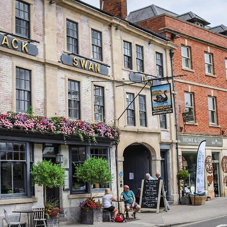 The Black Swan Inn Девизес Екстериор снимка
